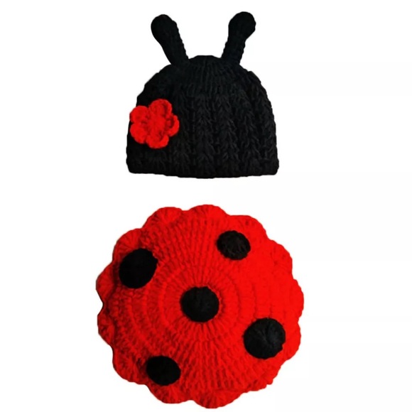 Newborn Baby Crochet Ladybug Outfit Photo Prop - Picture 9 of 16